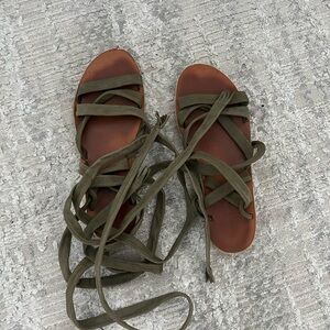 Lucky Brand Green Tie Up Sandals